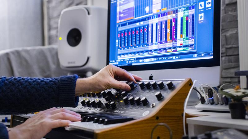 Musikstudio. Klosterstudion. Christer Christensson på bild.