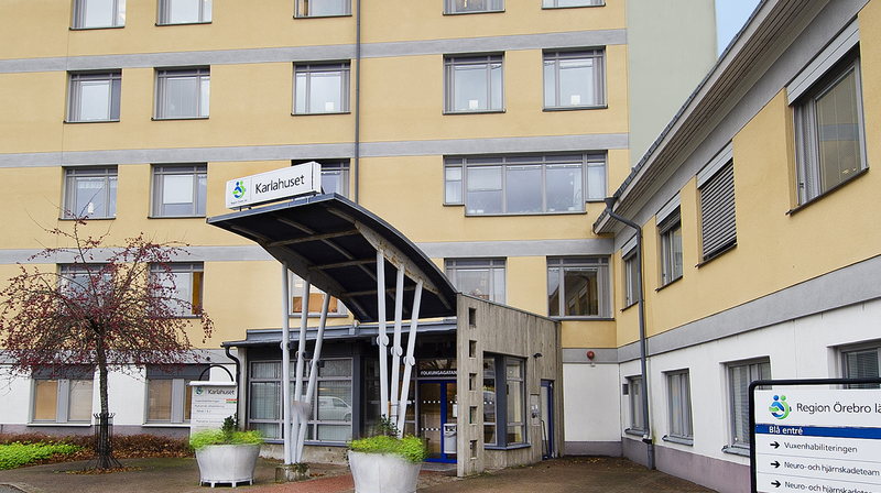 Vuxenhabiliteringens huvudentré i Örebro.