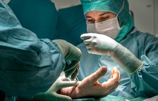 Kirurgiskt ingrepp Karpaltunneloperation Handkirurgen USÖ