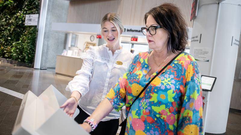 Informationsdisken i H-huset på USÖ och Självincheckning