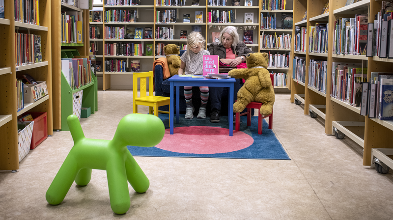 Barnhörna i bibliotek