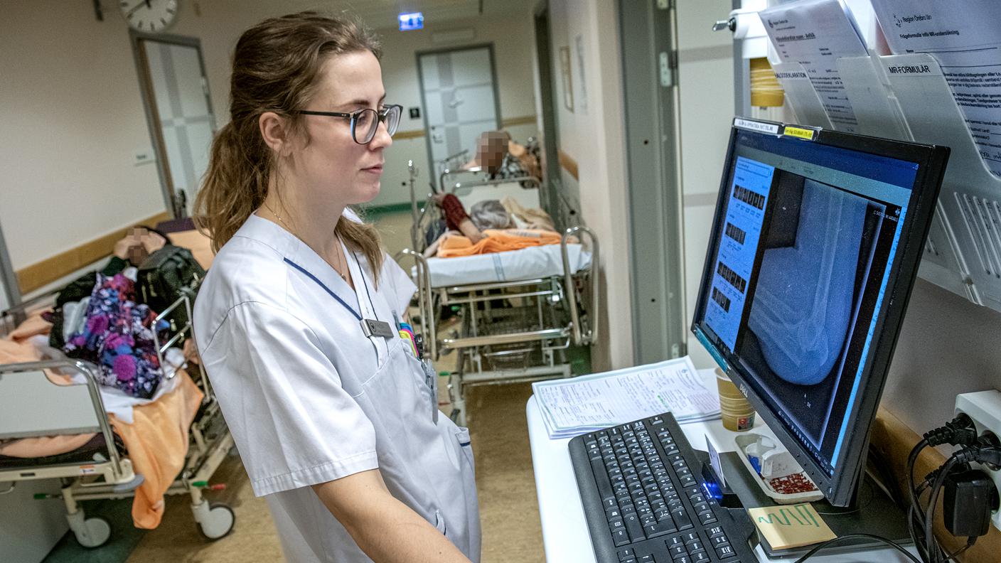 Frakturmottagningen på USÖ hade fullt upp då vädret ställde till det med ishalka på gator och trottoarer i länet. Många kom med div frakturer.