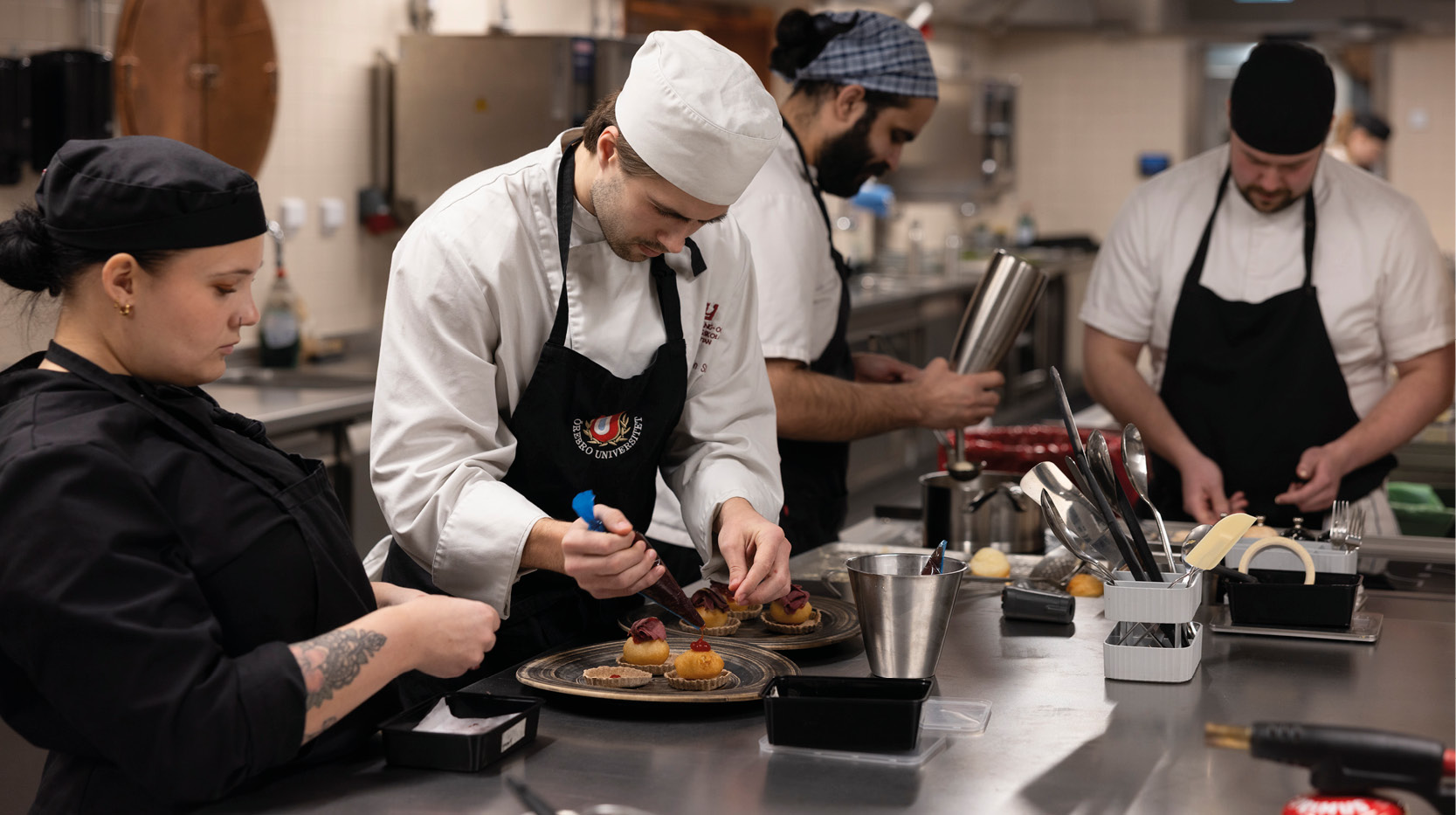 Kockelever skapar nya maträtter i restaurangkök
