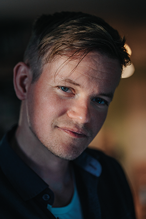 En kille. Pressbild på Joakim Medin som fotograferats av Sofie Axelsson