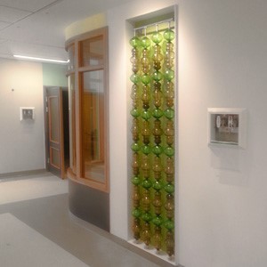 "Jord", Anna Berglund, en av fyra väggskulpturer
